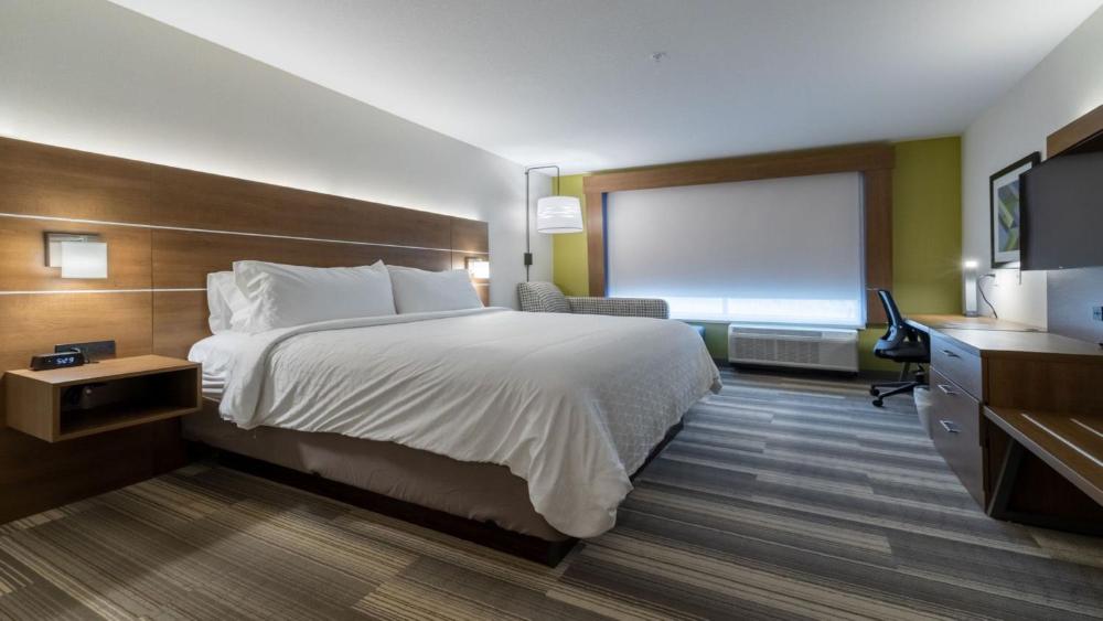 King Room - Mobility Access/Hearing Accessible interior