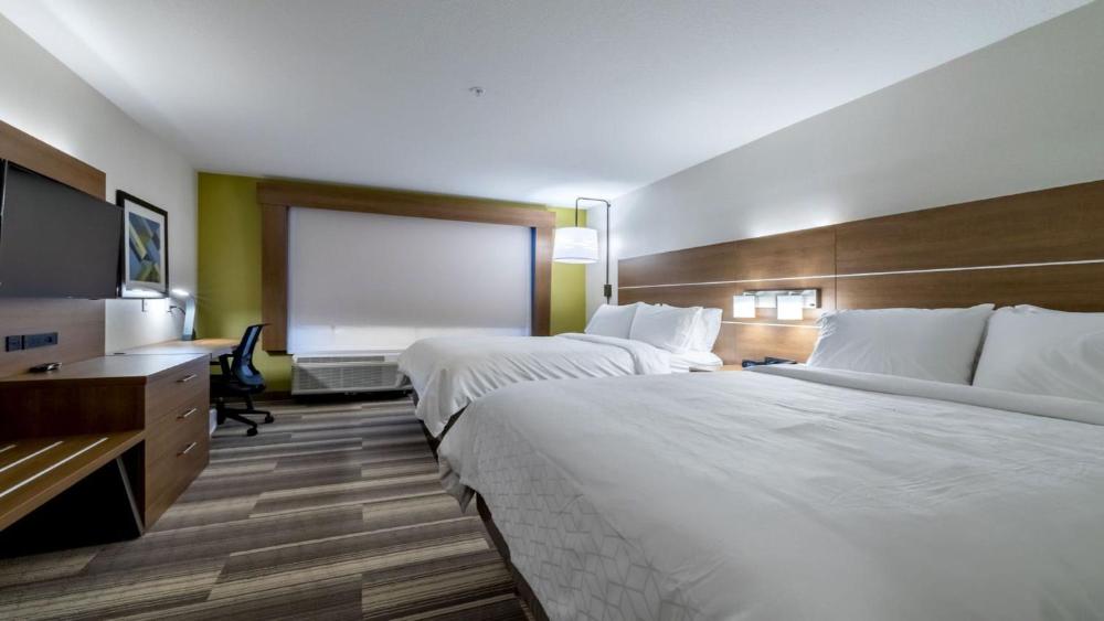 Standard Queen Room with Two Queen Beds interior
